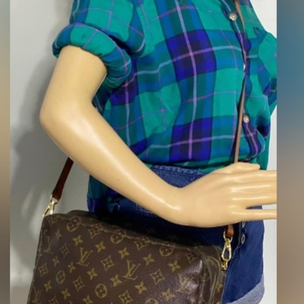 Louis Vuitton Trousser 28 with Authentic LV strap. 100% Vintage bag - Picture 2 of 12